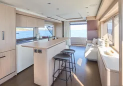 PRESTIGE F6.7 — Interior